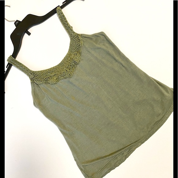 💚SANTIKI GREEN CROCHET Adjustable strap tank top - Picture 5 of 11
